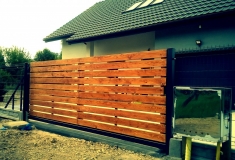 brama drewniana - panelowe ogrodzenie